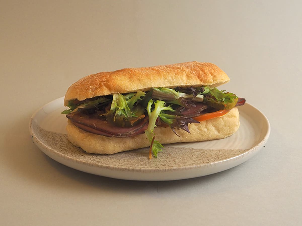 Ciabatta med roastbeef og remulade